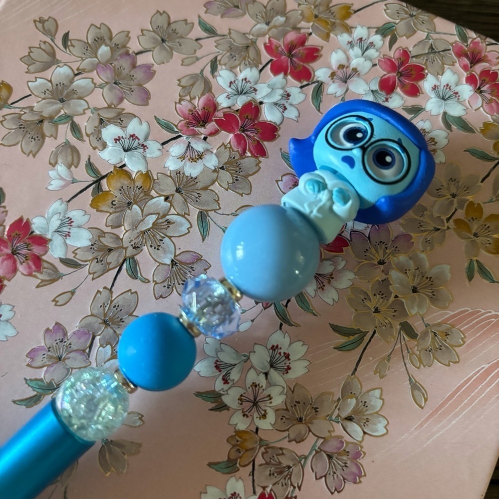 Disney Doorables: Inside Out: Sadness in robe handmade beaded pen